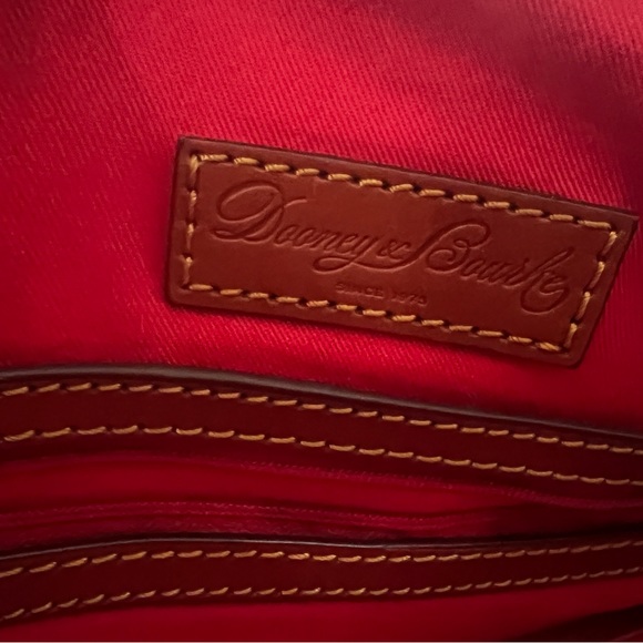 Dooney and Bourke bag.  Brand new condition - Picture 2 of 4